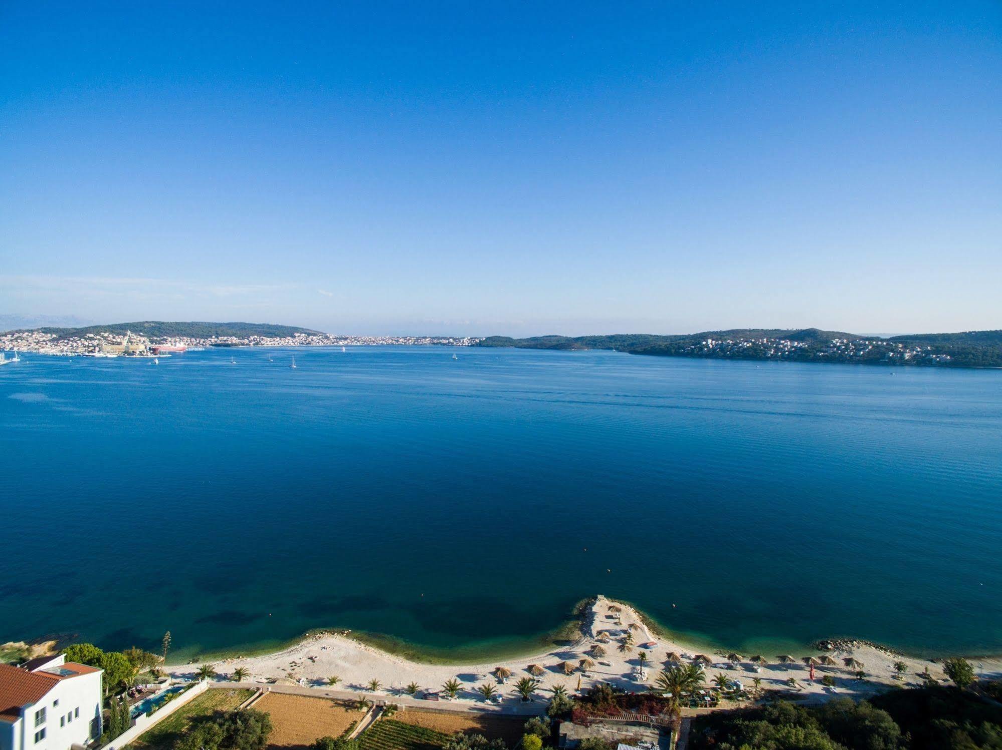 Apartments Barbara Trogir Bagian luar foto